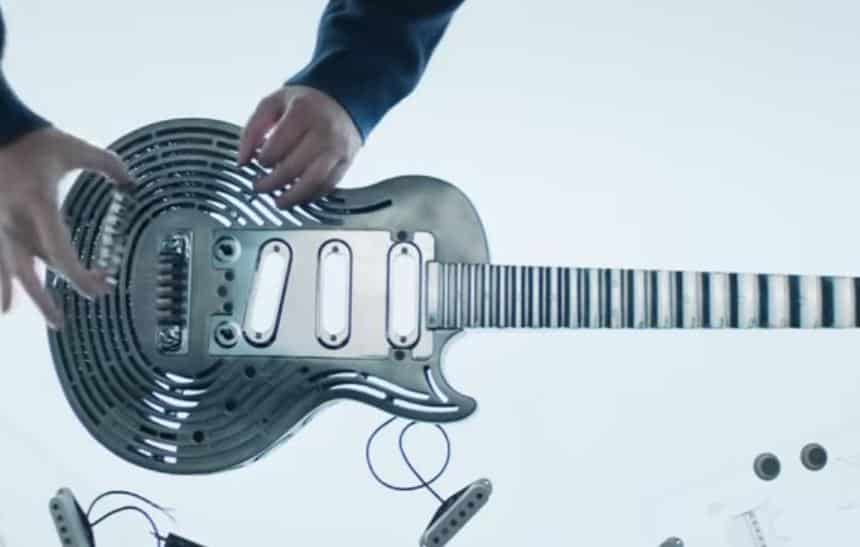 Empresa cria guitarra indestrutível de titânio e pede que Yngwie Malmsteen teste